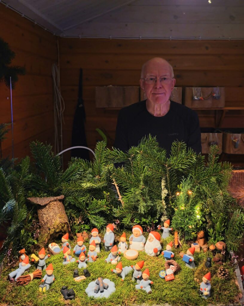 bengt yourstone står bakom tomtefamiljen i Tomtebo